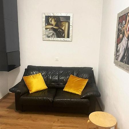 Piccolo Appartamento Nel Cuore Di Trieste Exteriör bild