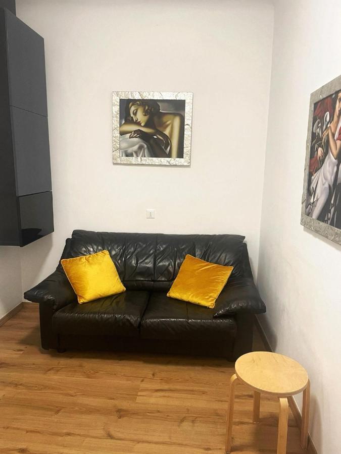 Piccolo Appartamento Nel Cuore Di Trieste Exteriör bild
